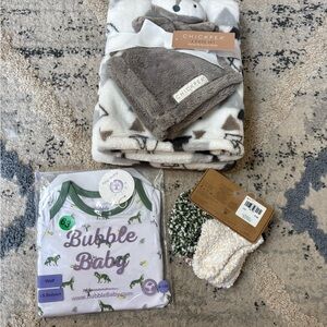 Chickpea Hooded Baby Blanket & Bubble Baby Bodysuit Set - Gray, White, Green